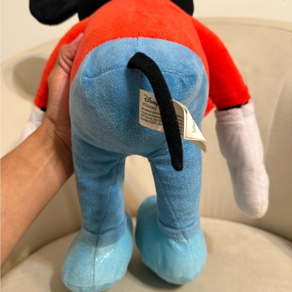 Christmas-style Mickey Mouse plush - Picture 6 of 10